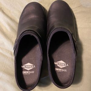 Black Merrell professional clogs